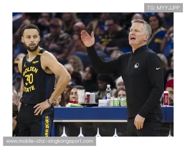 勇士5人上双终结连败！库里28分拒绝太阳逆转 布克空砍38分，勇士队员对库里