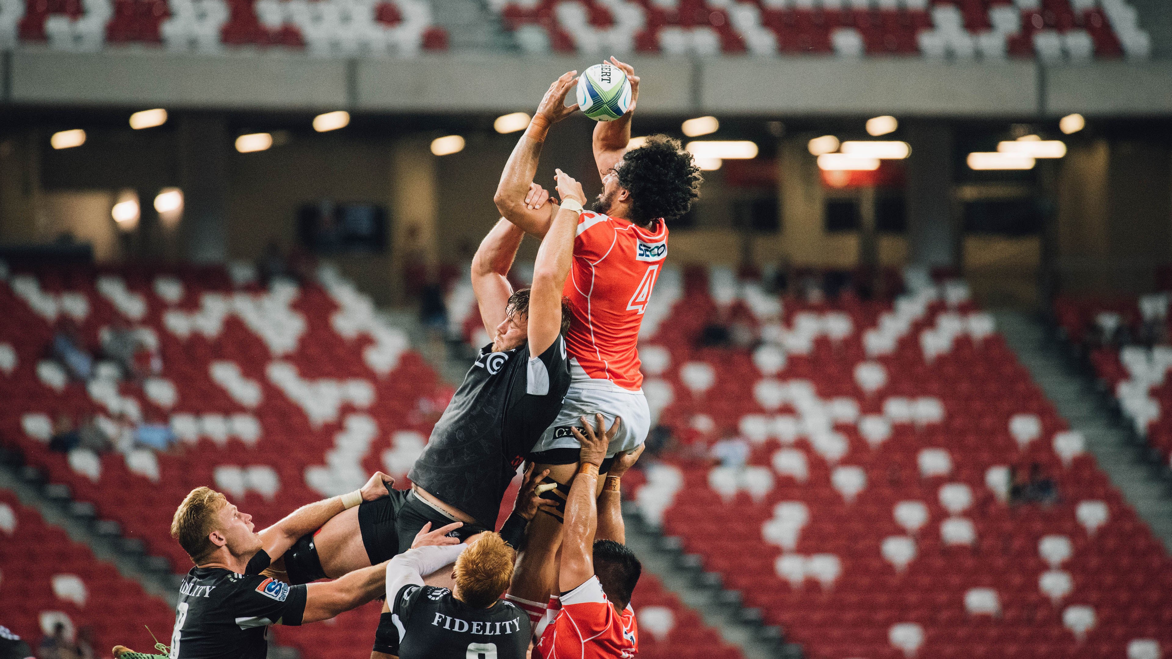 全国扁带平衡挑战赛 高空走带令观众捏汗